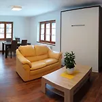 アパート Apartmanovy Dum Michael リポヴァー・ラーズニェ